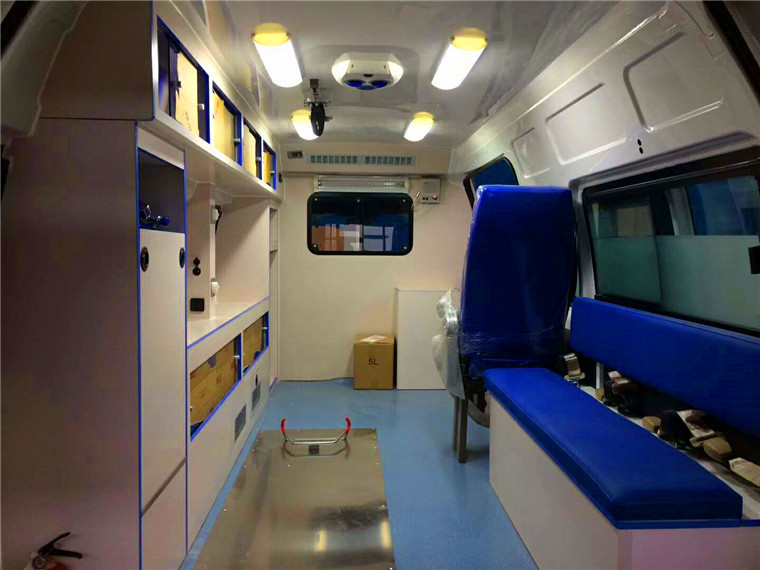 福田G9救護(hù)車(chē)空間大性?xún)r(jià)比高(國(guó)五)圖片4