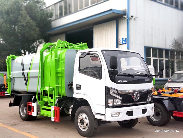 東風(fēng)福瑞卡國(guó)六側(cè)掛桶垃圾車(chē)圖片3