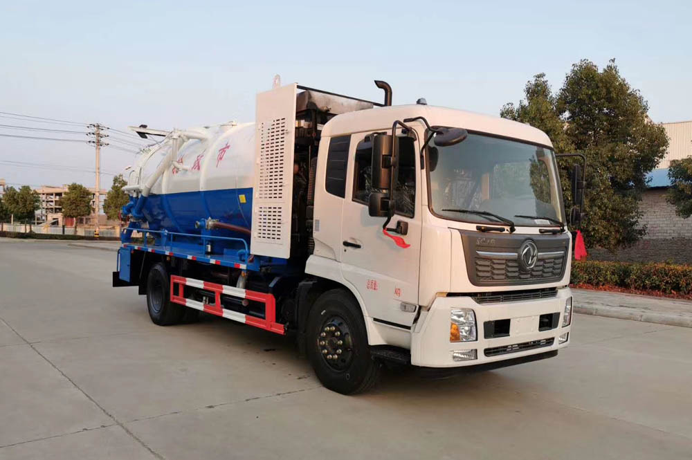 東風天錦國六清洗吸污車帶副發動機圖片2