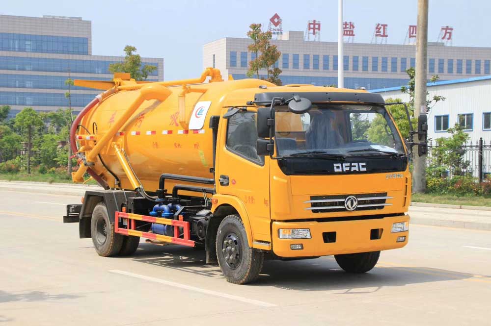 東風(fēng)多利卡D7國(guó)六8方吸污車(chē)